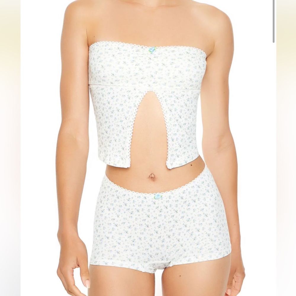 Floral Cream and blue Set